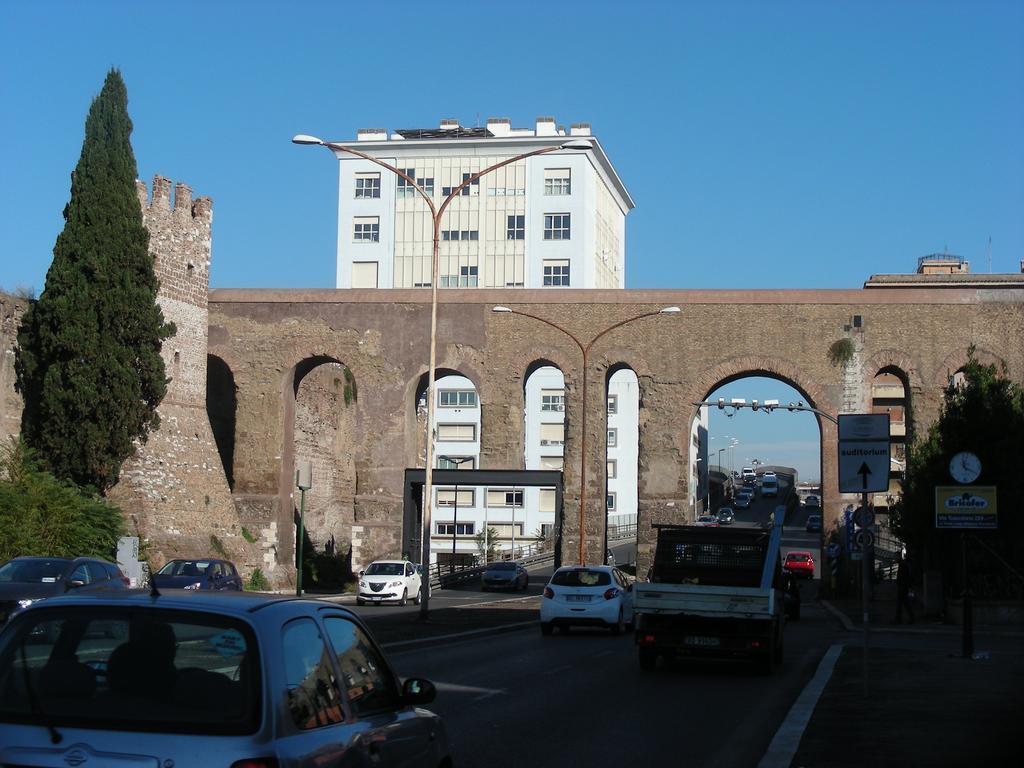 Maxim Rooms Roma Esterno foto