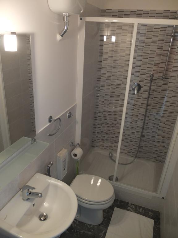 Maxim Rooms Roma Esterno foto