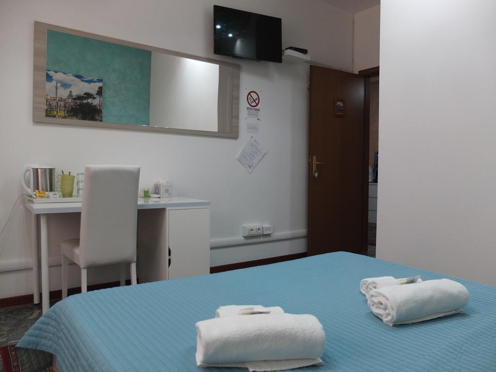 Maxim Rooms Roma Esterno foto