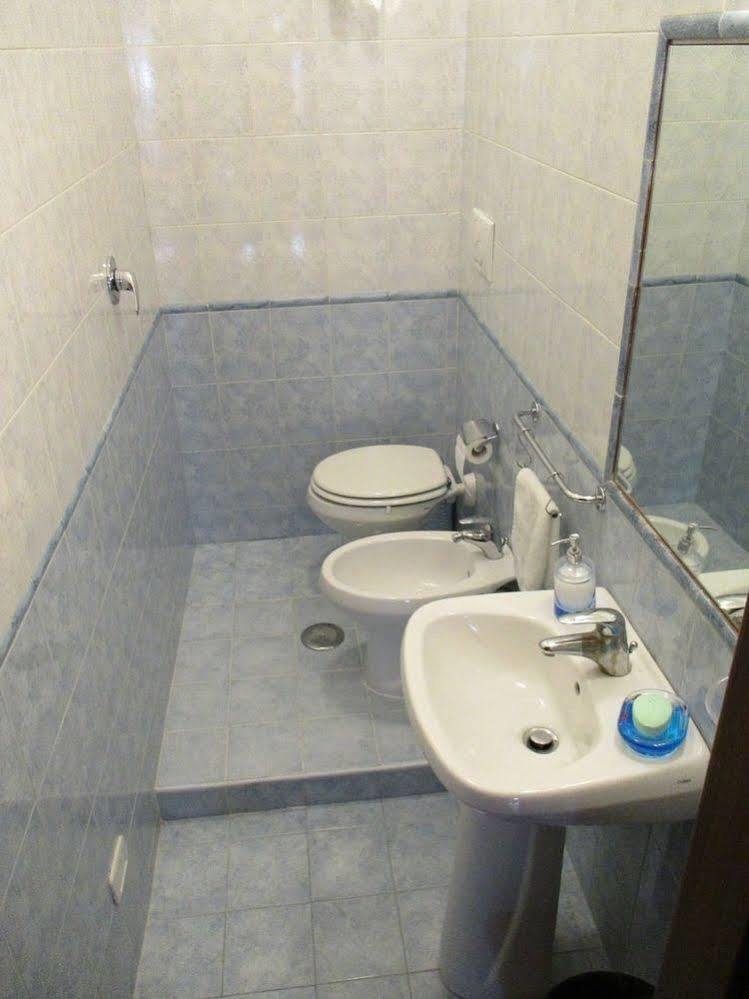 Maxim Rooms Roma Esterno foto