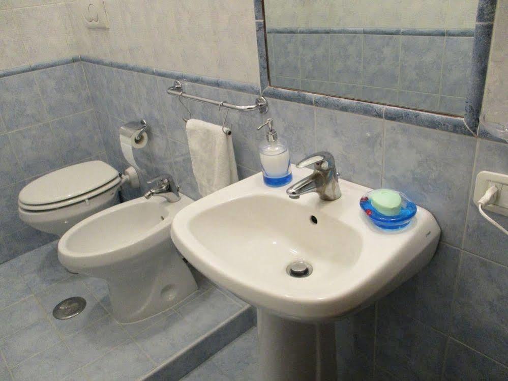 Maxim Rooms Roma Esterno foto