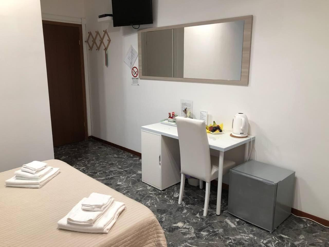 Maxim Rooms Roma Esterno foto