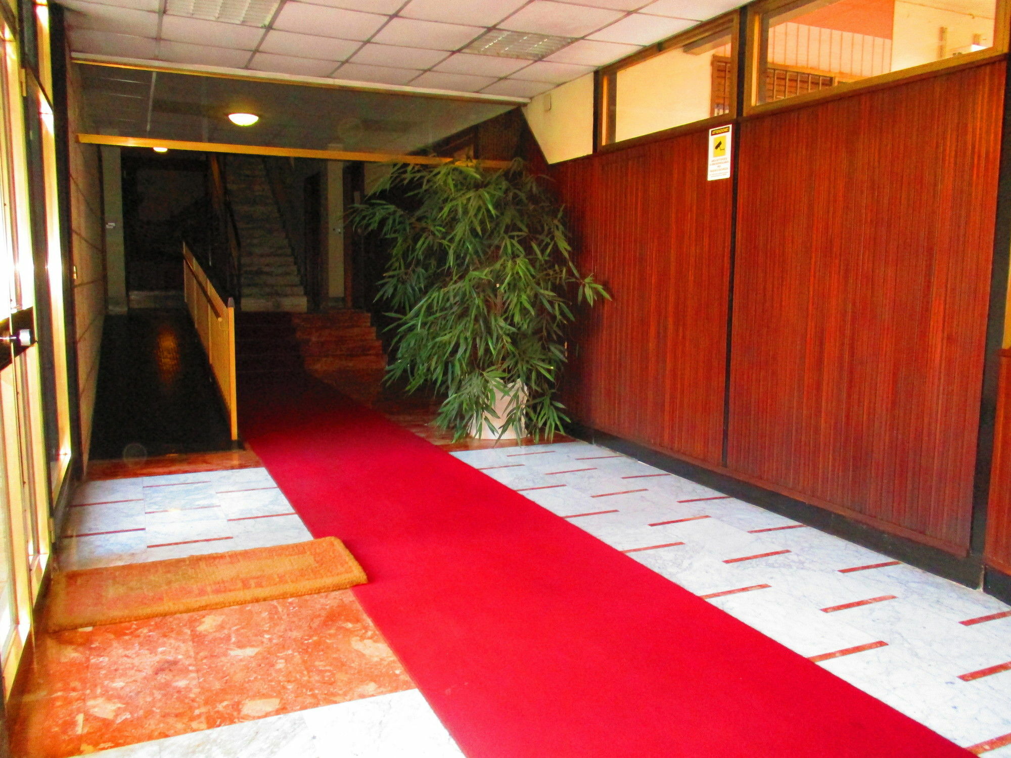 Maxim Rooms Roma Esterno foto