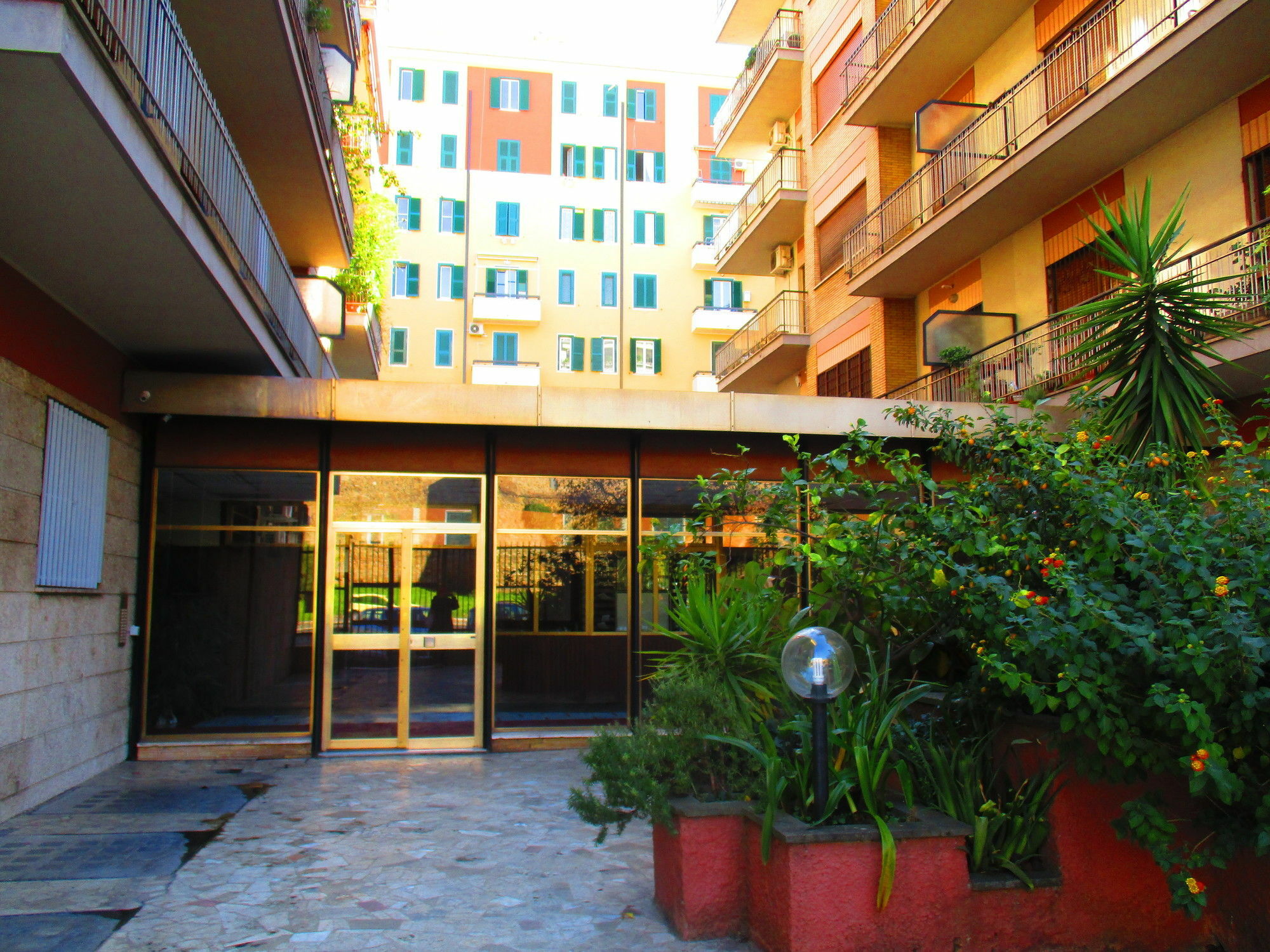 Maxim Rooms Roma Esterno foto