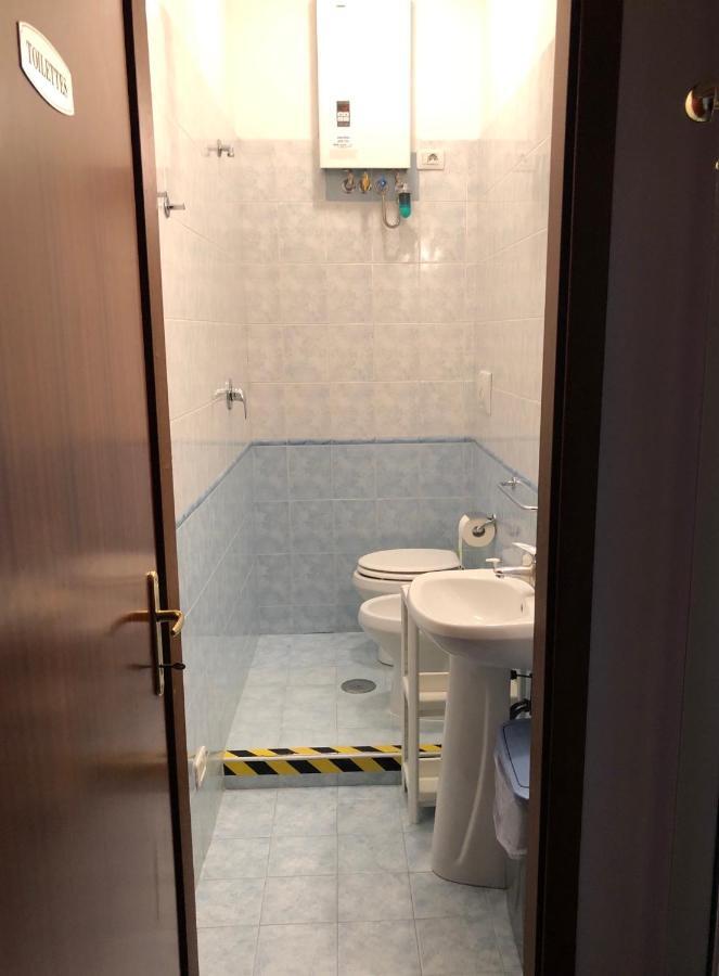 Maxim Rooms Roma Esterno foto